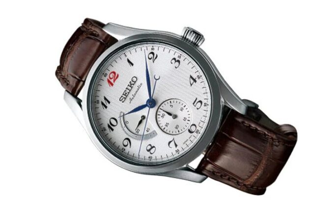 Relógio mecânico automático Presage com mostrador branco e pulseira castanha