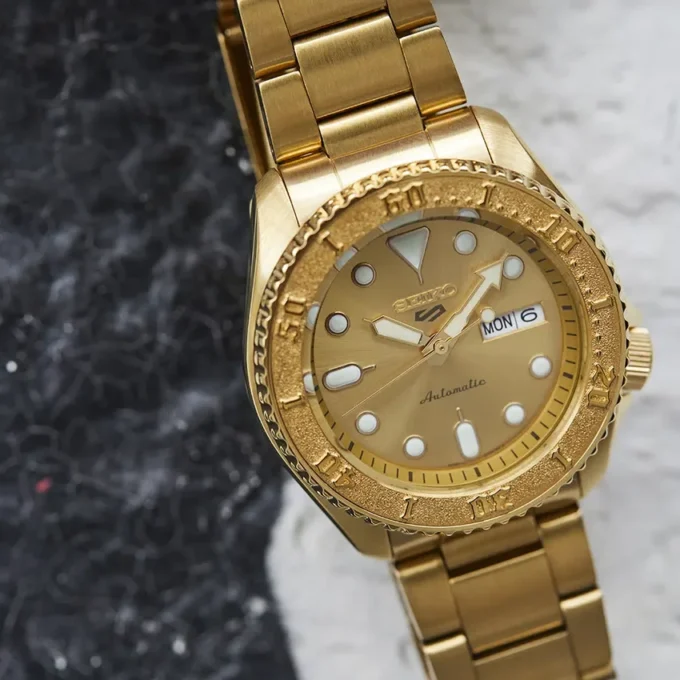 SRPE74 Série 5 Sports SKX SRPE74 Série 5 Sports SKX